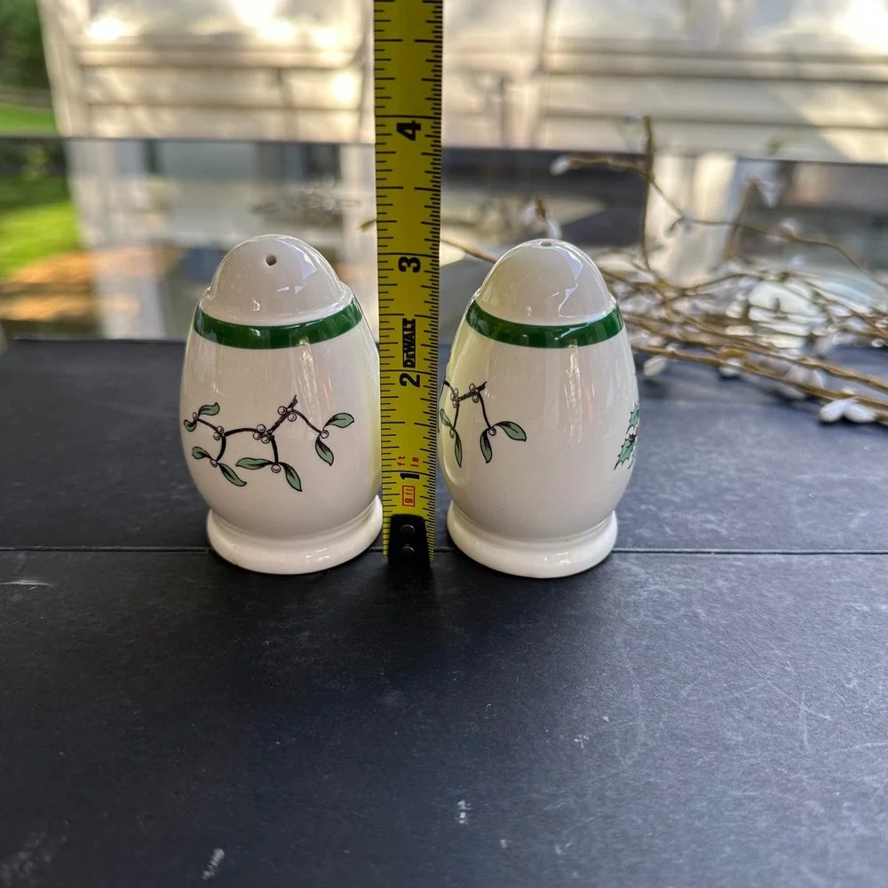 Spode Christmas Tree Holly Berry Salt & Pepper Shakers Set England Vintage
